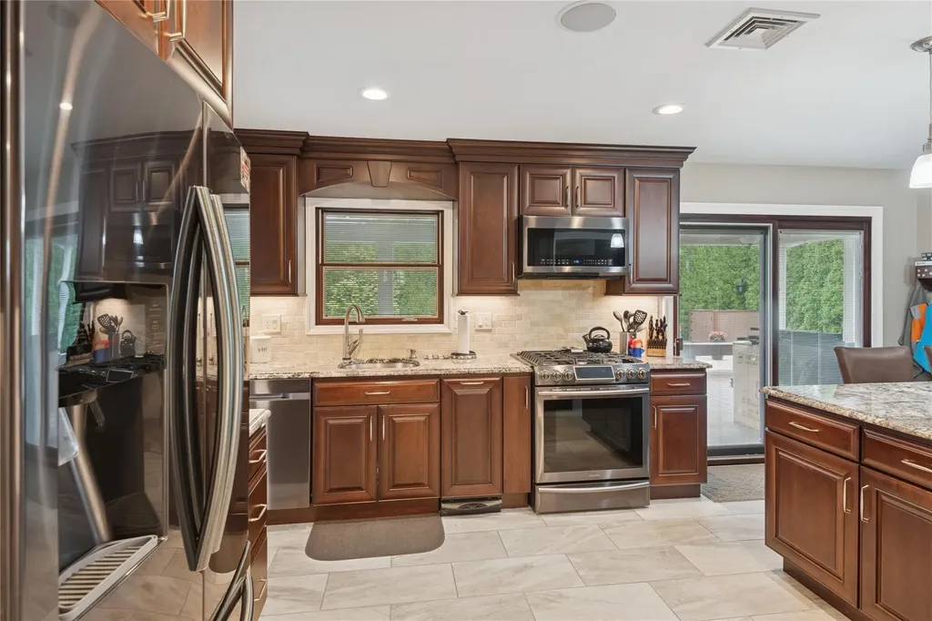 11 Greenfield Lane Commack NY 11725