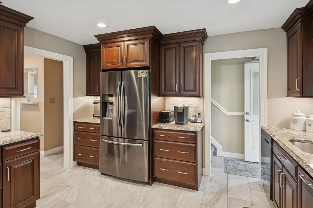 11 Greenfield Lane Commack NY 11725