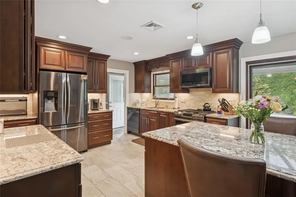 11 Greenfield Lane Commack NY 11725