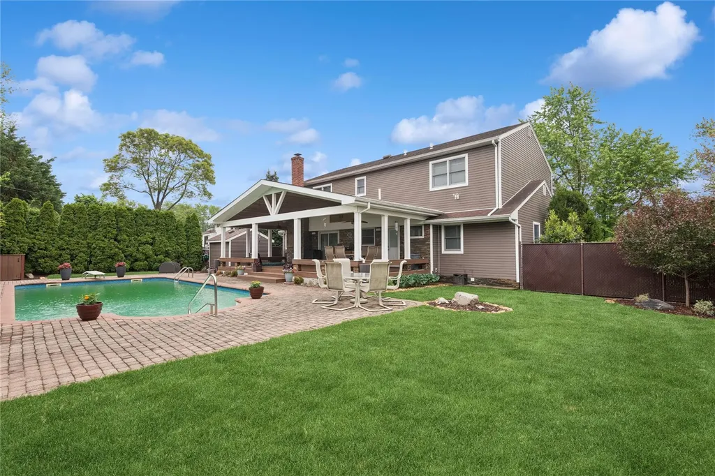 11 Greenfield Lane Commack NY 11725