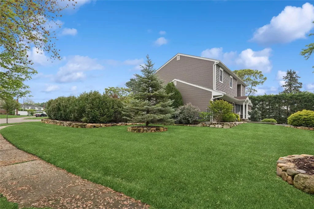 11 Greenfield Lane Commack NY 11725
