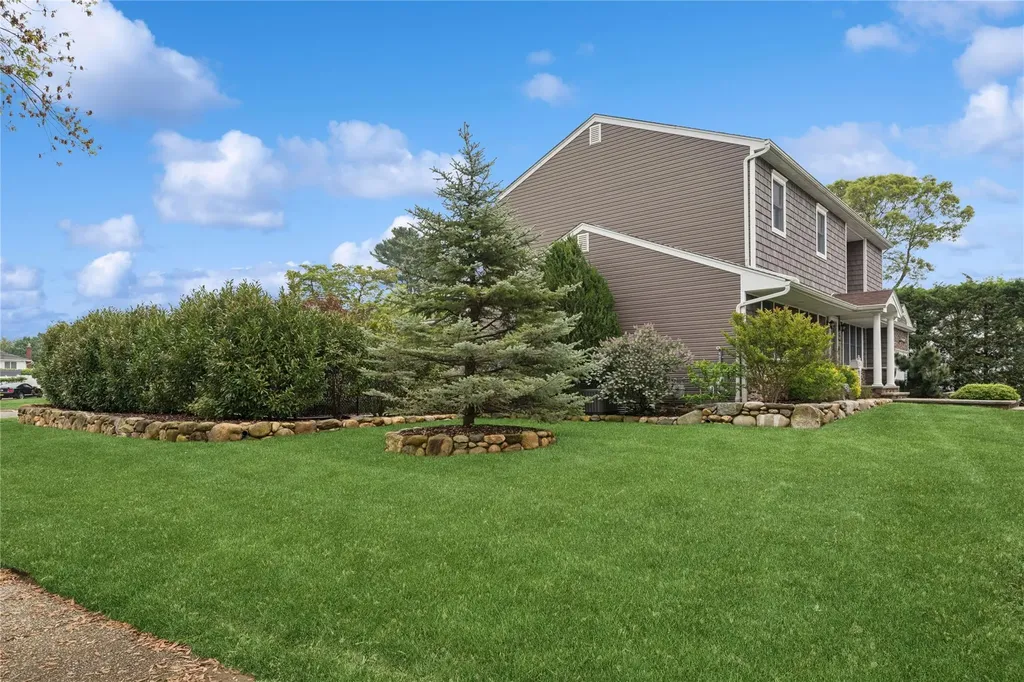 11 Greenfield Lane Commack NY 11725