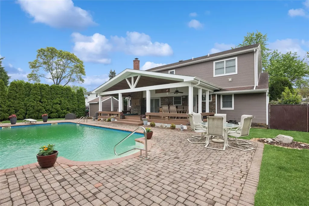 11 Greenfield Lane Commack NY 11725