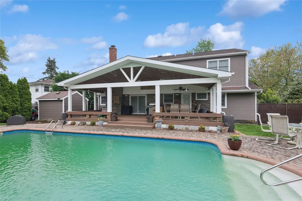 11 Greenfield Lane Commack NY 11725