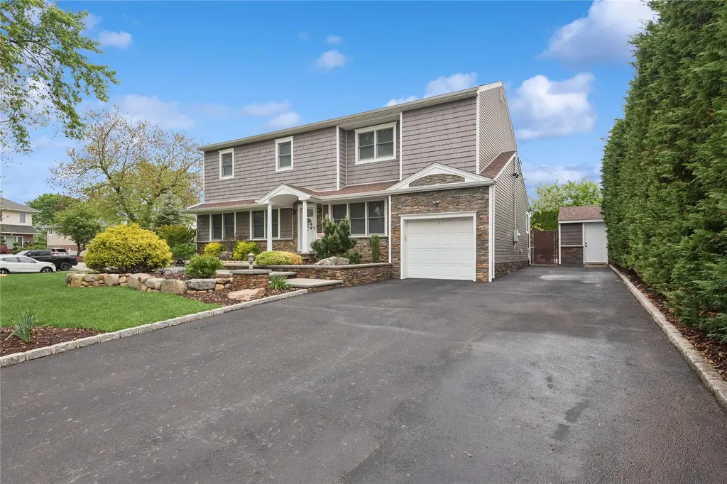 11 Greenfield Lane Commack NY 11725