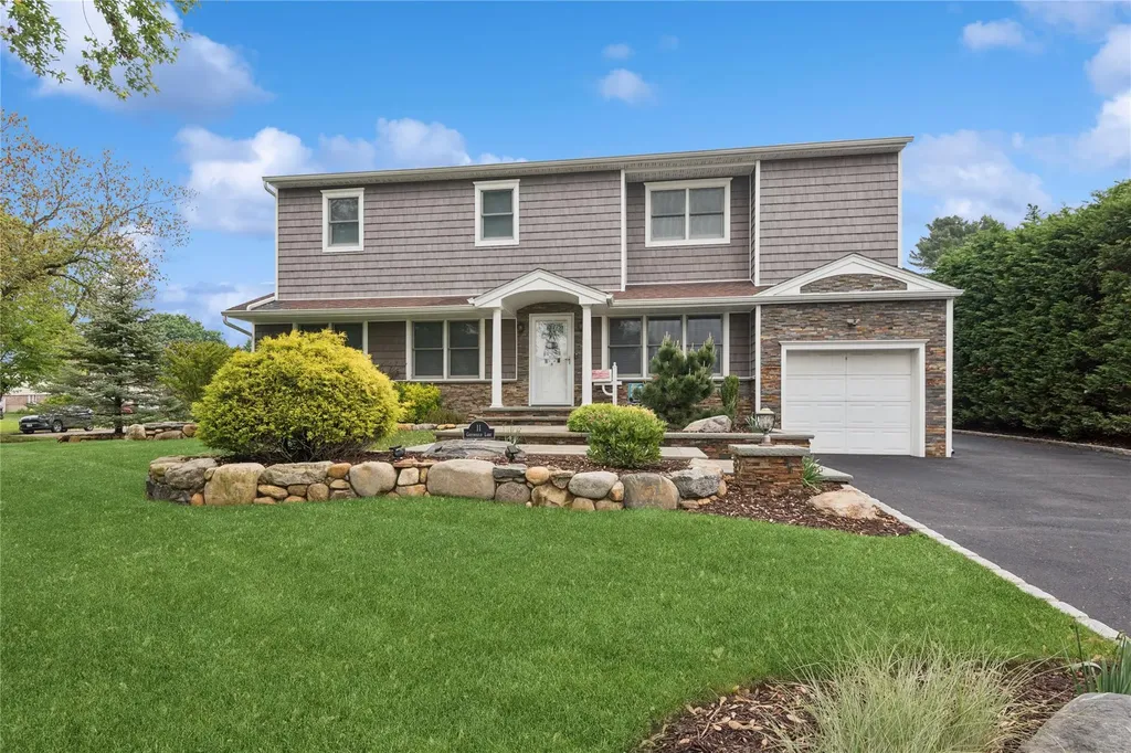 11 Greenfield Lane Commack NY 11725