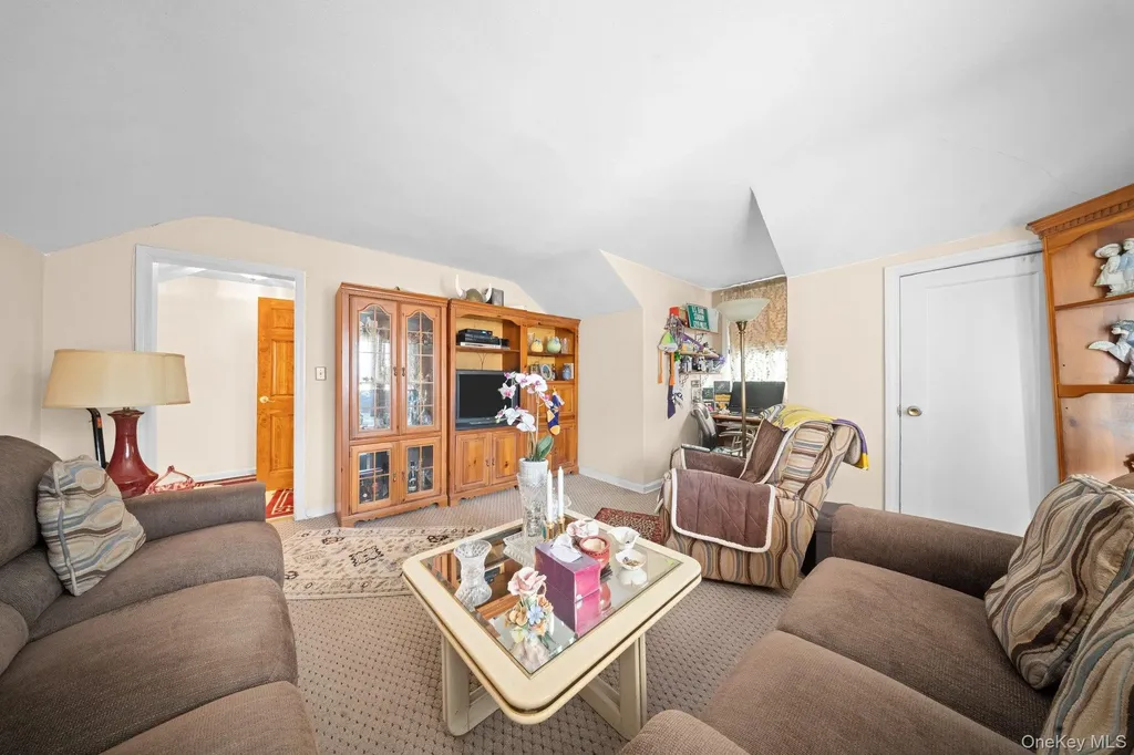 2816 215th Place Bayside NY 11360