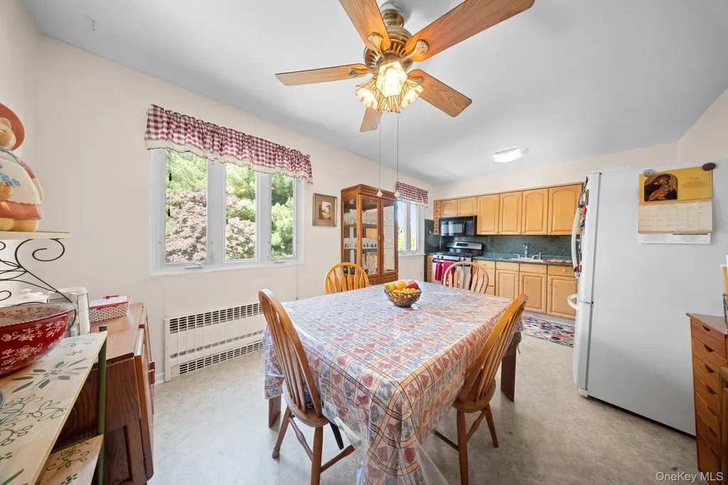 2816 215th Place Bayside NY 11360