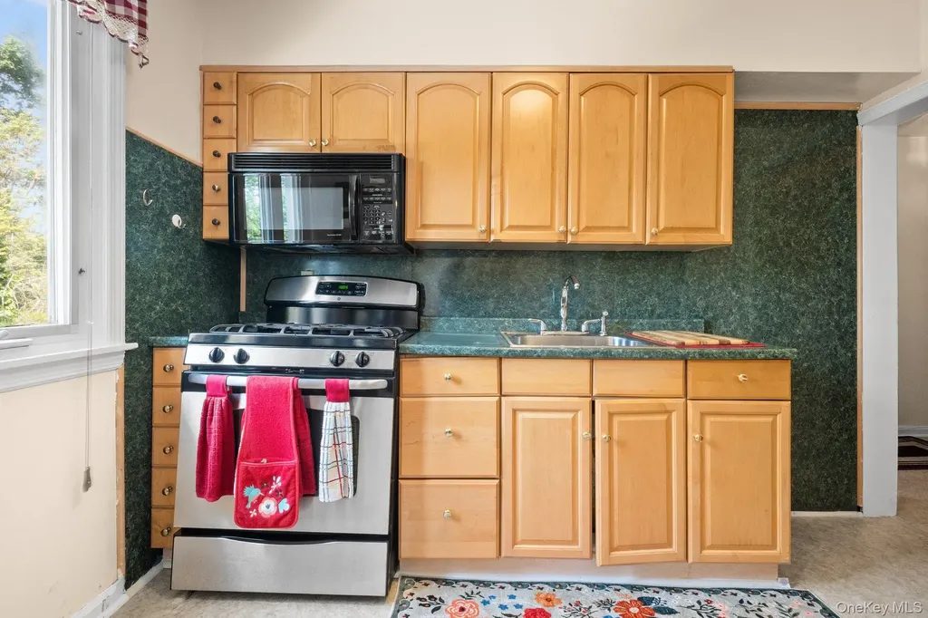 2816 215th Place Bayside NY 11360