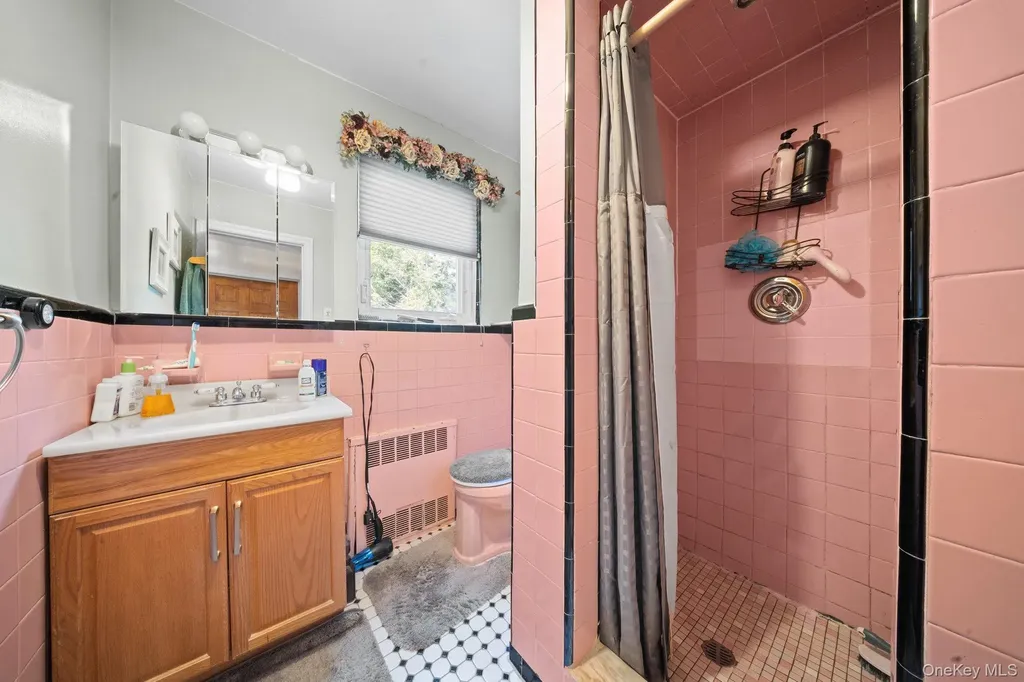 2816 215th Place Bayside NY 11360