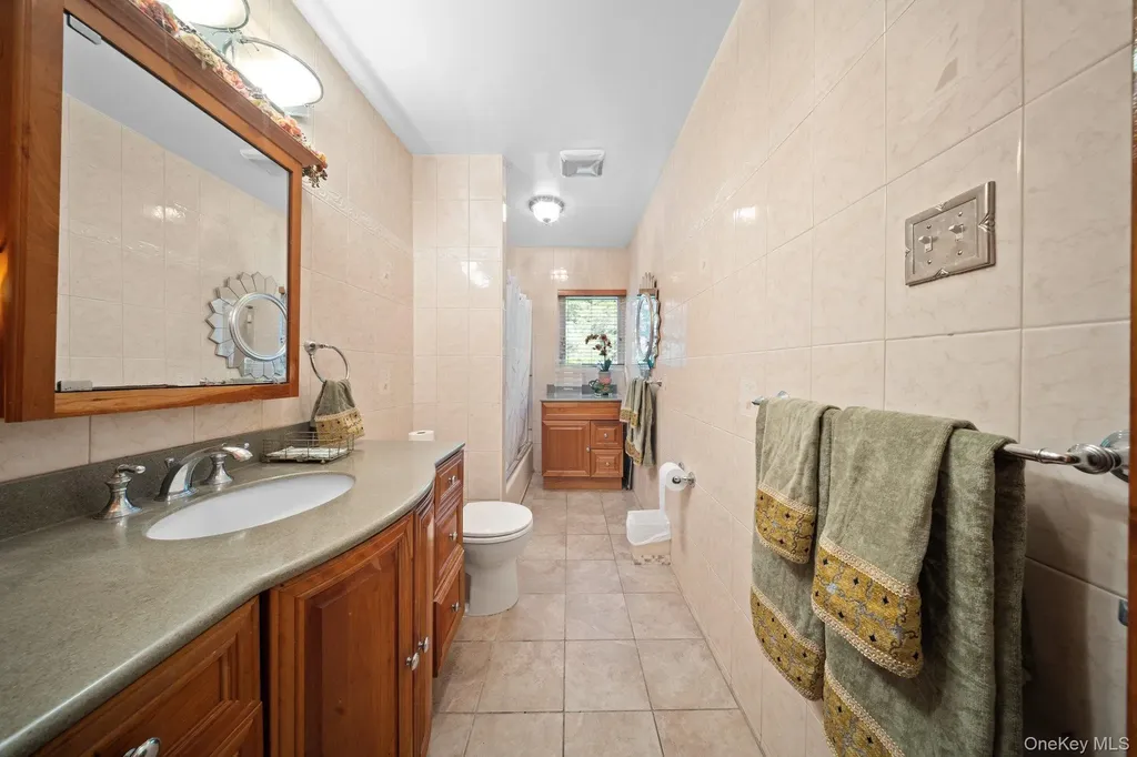 2816 215th Place Bayside NY 11360