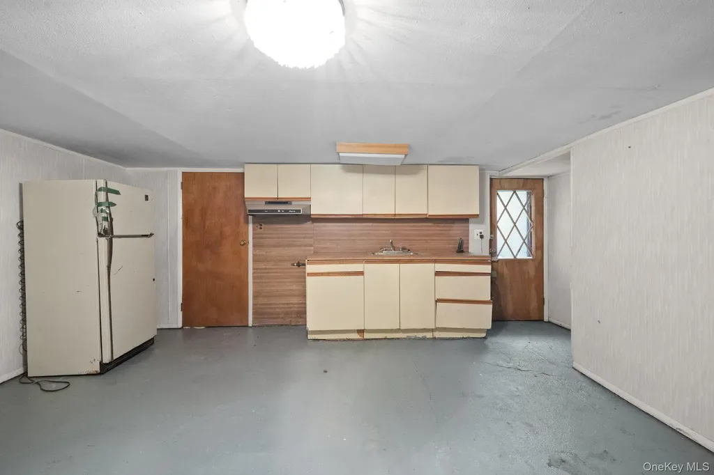 2816 215th Place Bayside NY 11360