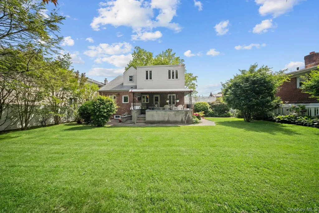 2816 215th Place Bayside NY 11360