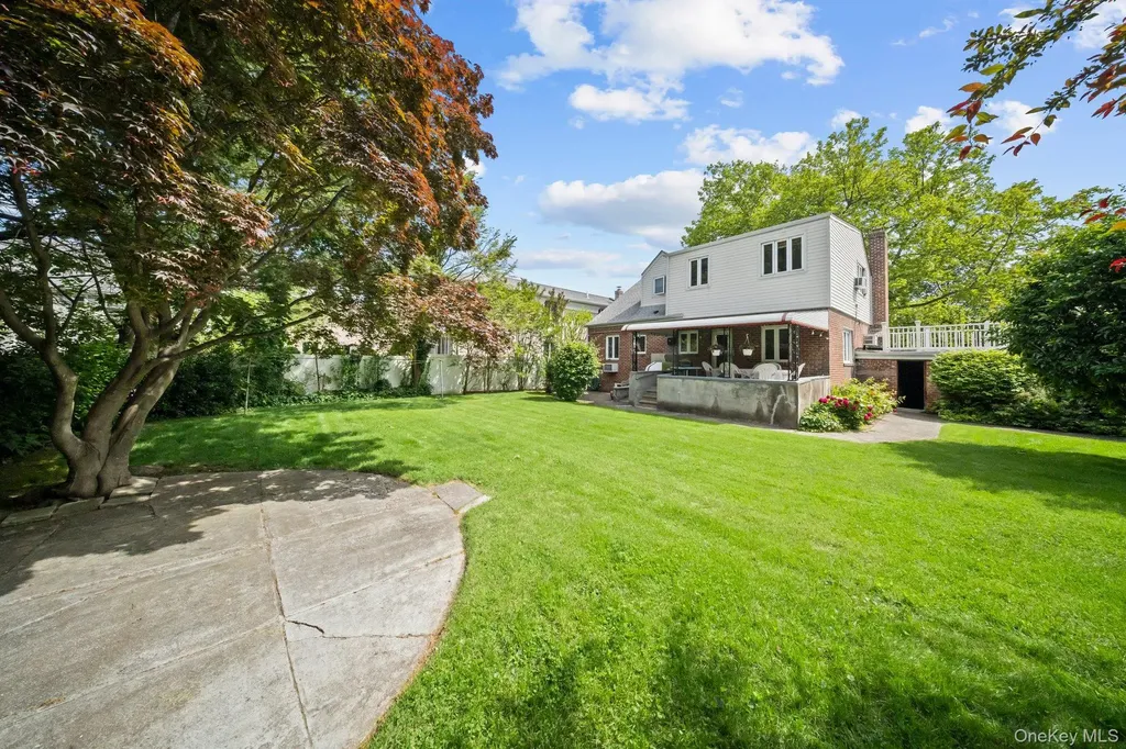 2816 215th Place Bayside NY 11360