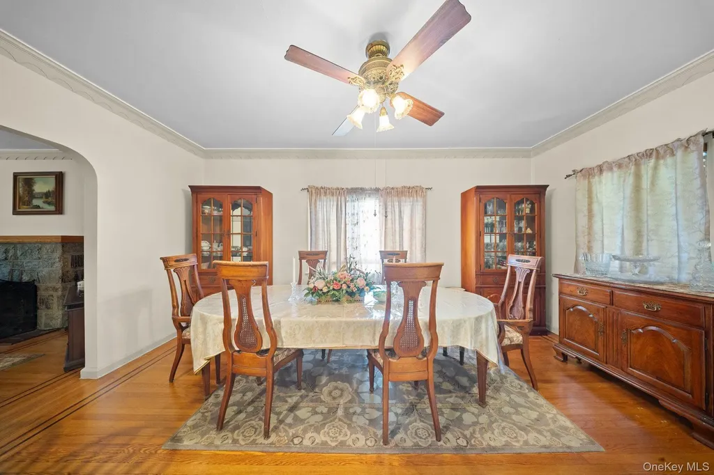 2816 215th Place Bayside NY 11360