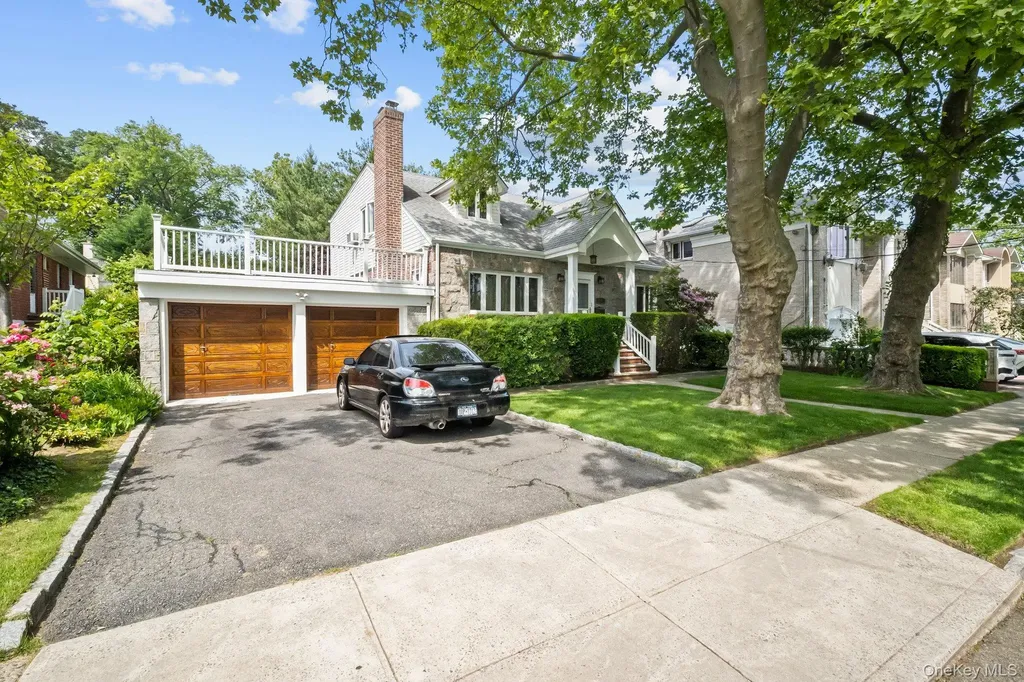 2816 215th Place Bayside NY 11360