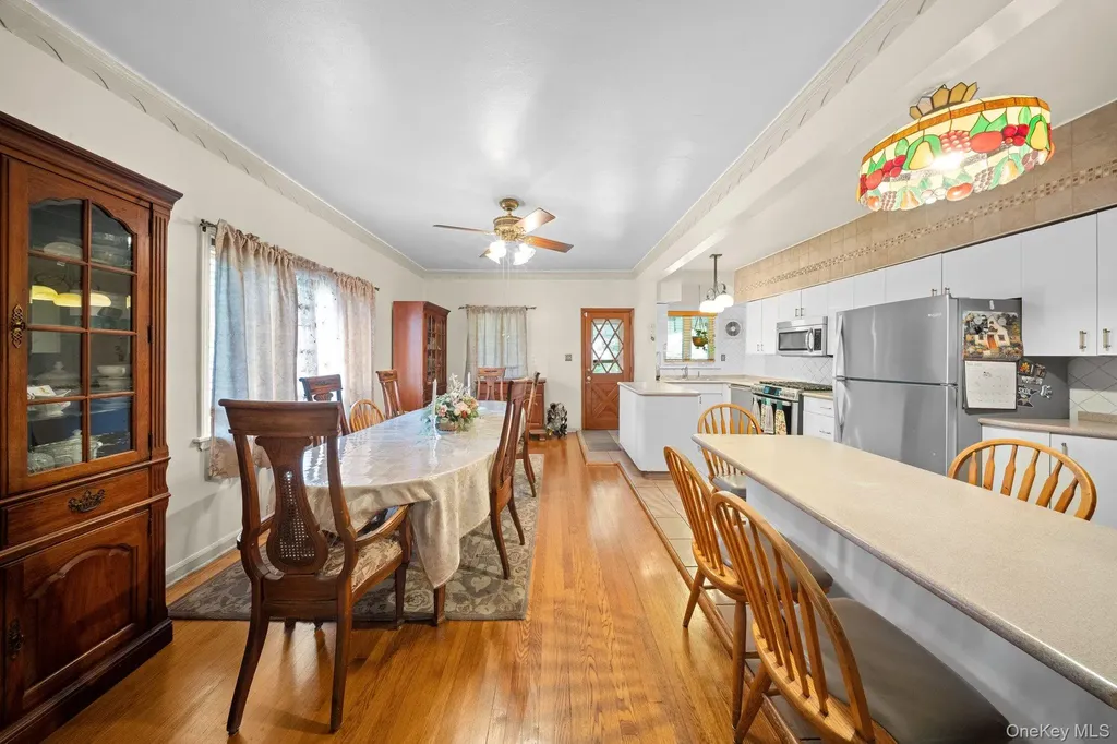 2816 215th Place Bayside NY 11360