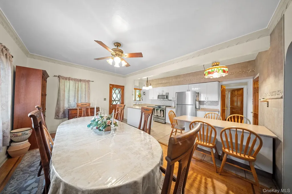 2816 215th Place Bayside NY 11360