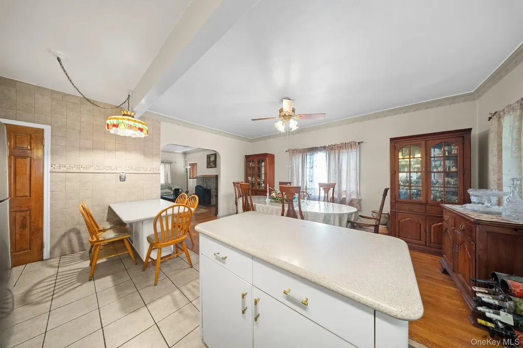 2816 215th Place Bayside NY 11360