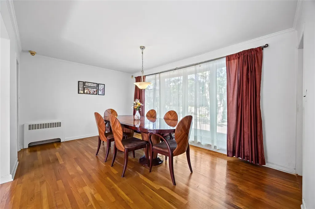 1 Talbot Drive Great Neck NY 11020