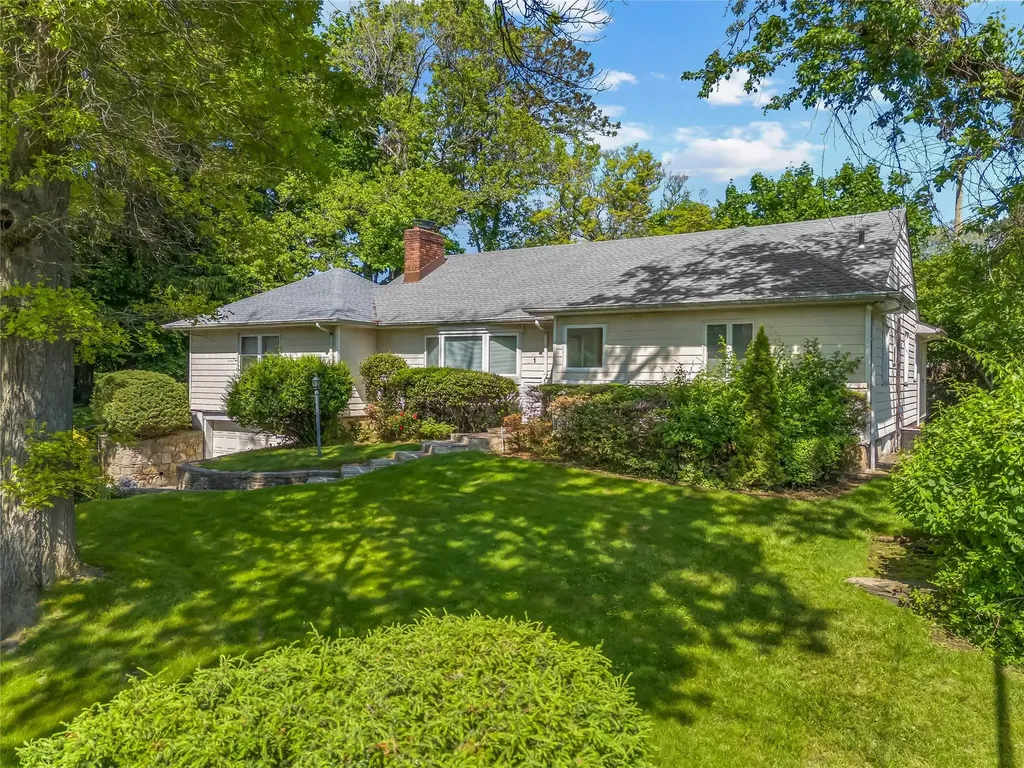 1 Talbot Drive Great Neck NY 11020
