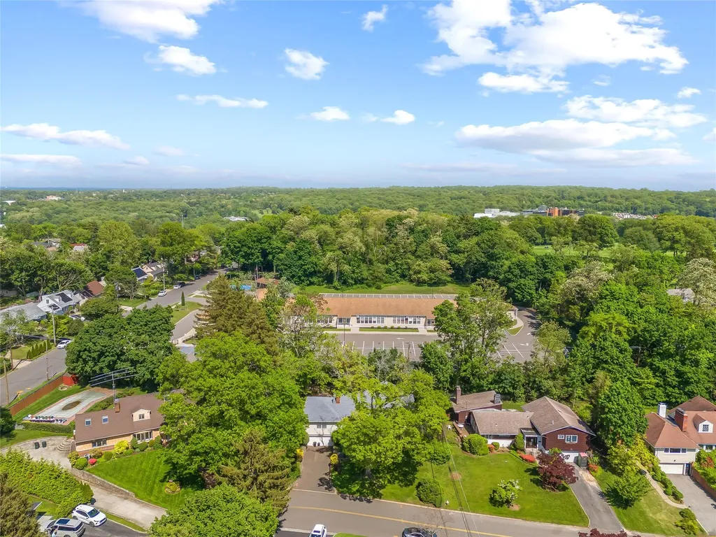 1 Talbot Drive Great Neck NY 11020