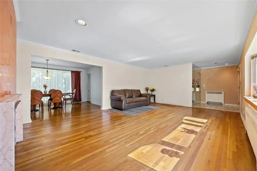 1 Talbot Drive Great Neck NY 11020