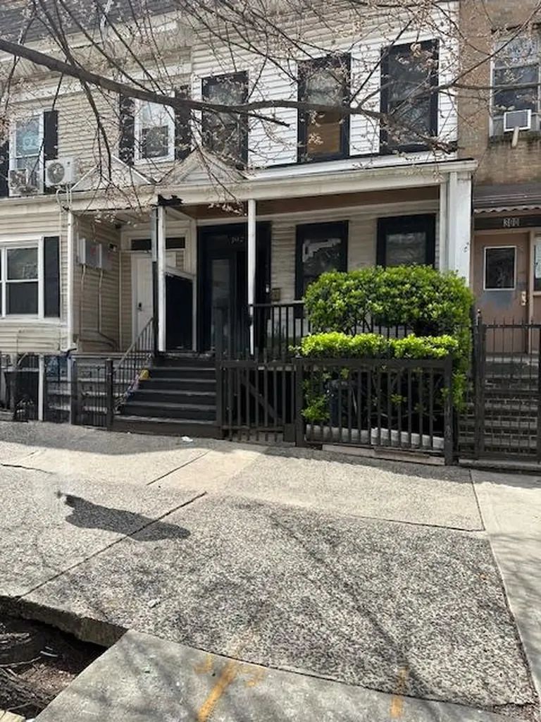 302 E 169th Street Bronx NY 10456