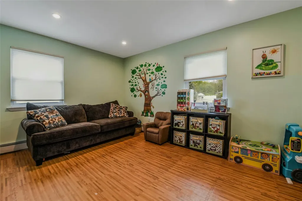 10 Garretson Avenue Islip NY 11751