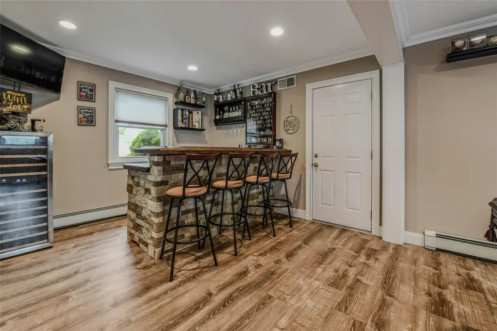 10 Garretson Avenue Islip NY 11751
