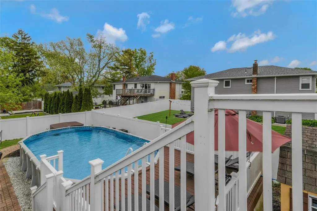 10 Garretson Avenue Islip NY 11751