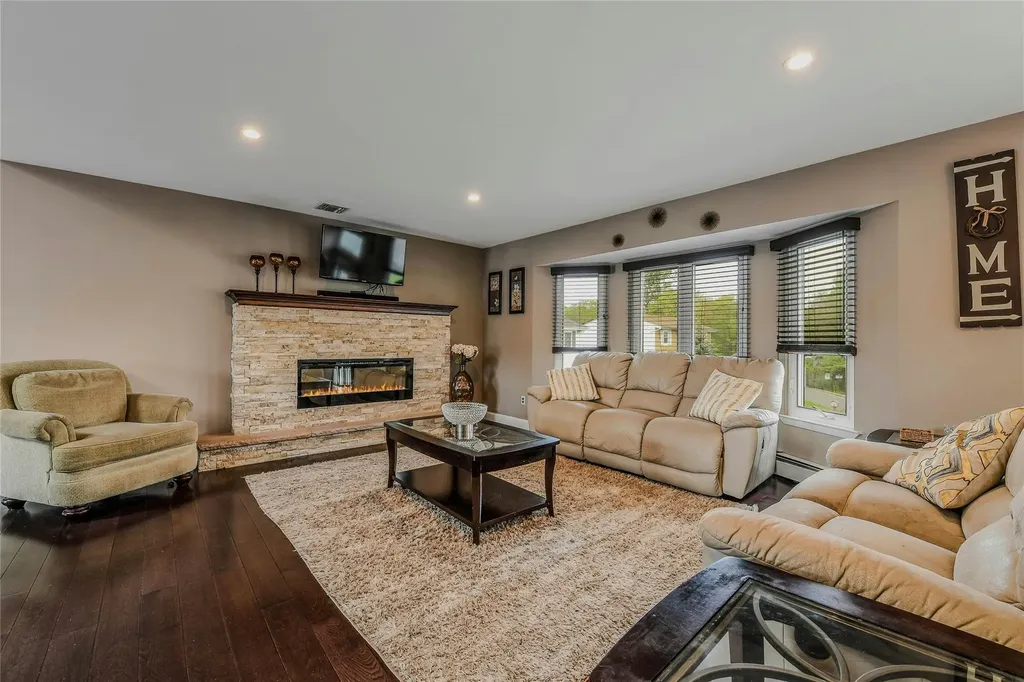 10 Garretson Avenue Islip NY 11751