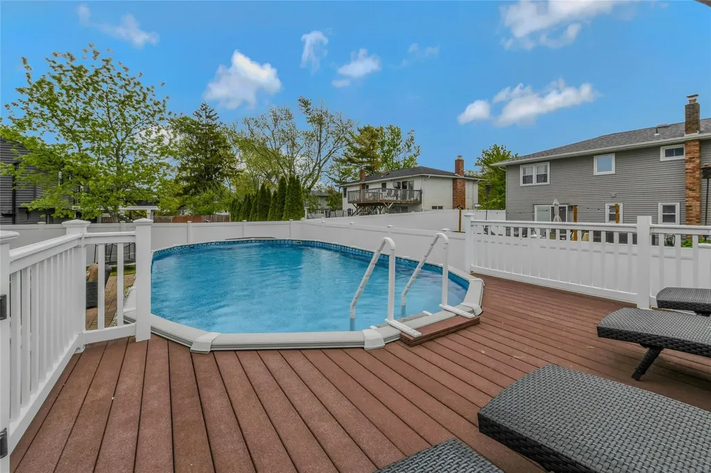 10 Garretson Avenue Islip NY 11751