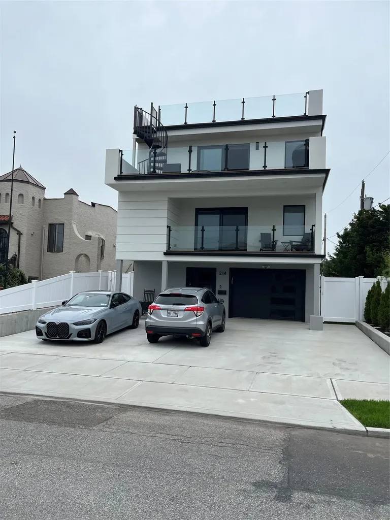 535 E Olive Street Long Beach NY 11561