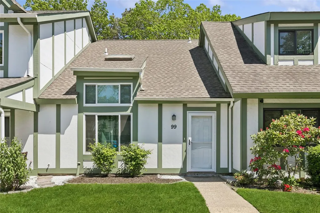 99 Drexelgate Court Middle Island NY 11953