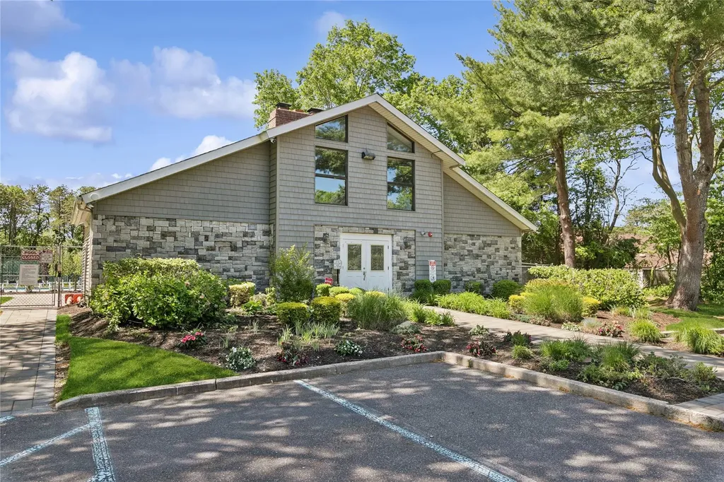 99 Drexelgate Court Middle Island NY 11953
