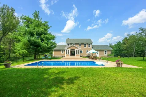 33 Wildflower Road Kinderhook NY 12106