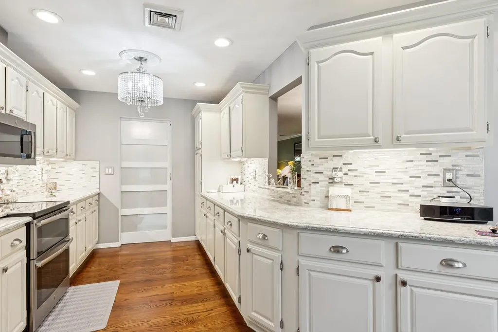 22 Ridge Road Shirley NY 11967