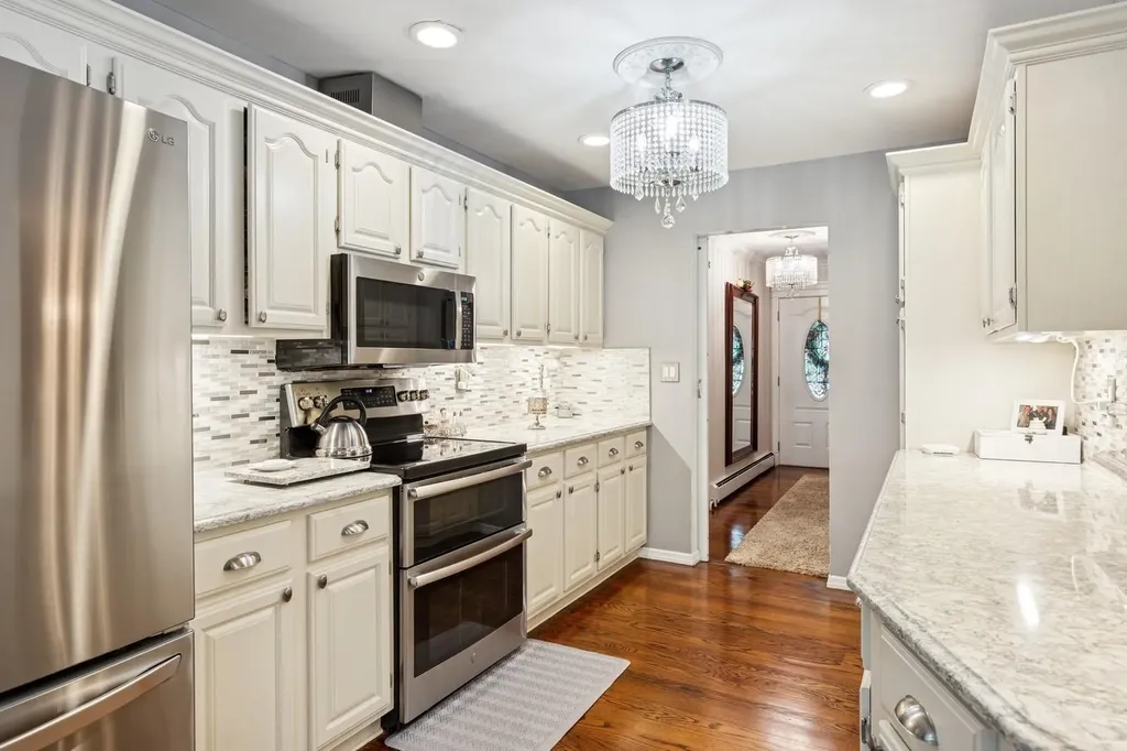 22 Ridge Road Shirley NY 11967