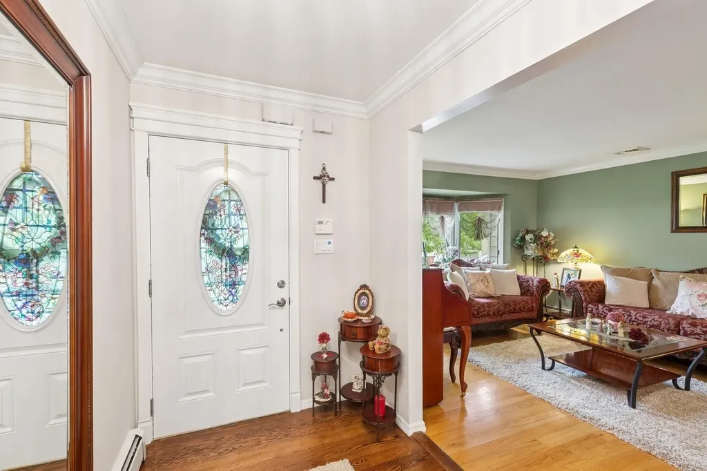 22 Ridge Road Shirley NY 11967
