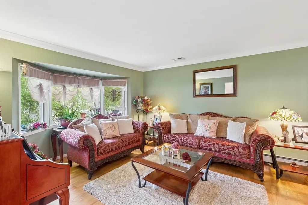 22 Ridge Road Shirley NY 11967