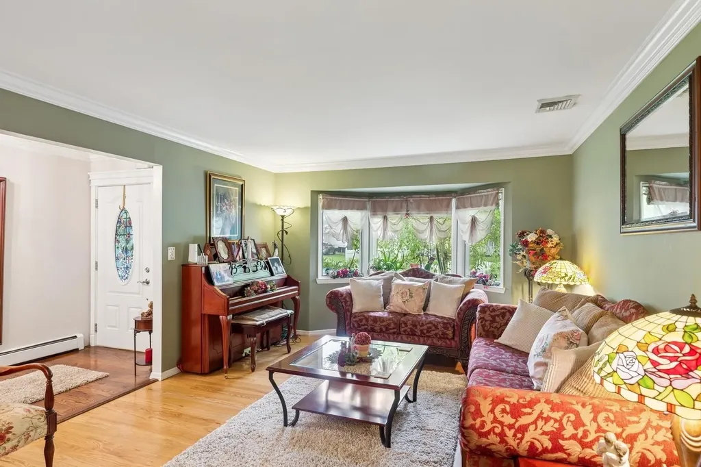 22 Ridge Road Shirley NY 11967