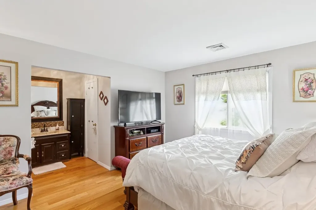 22 Ridge Road Shirley NY 11967
