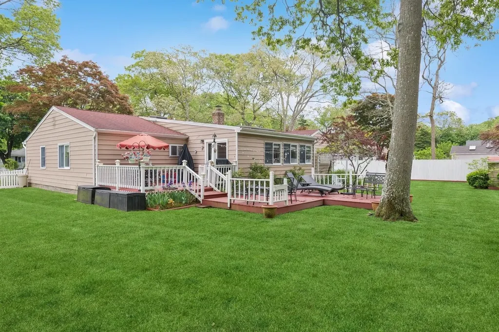 22 Ridge Road Shirley NY 11967