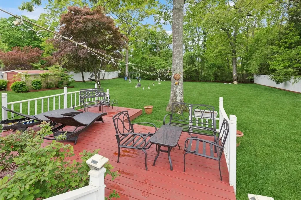 22 Ridge Road Shirley NY 11967