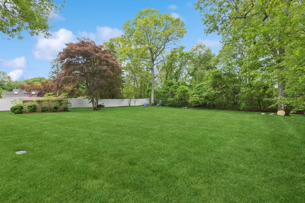 22 Ridge Road Shirley NY 11967