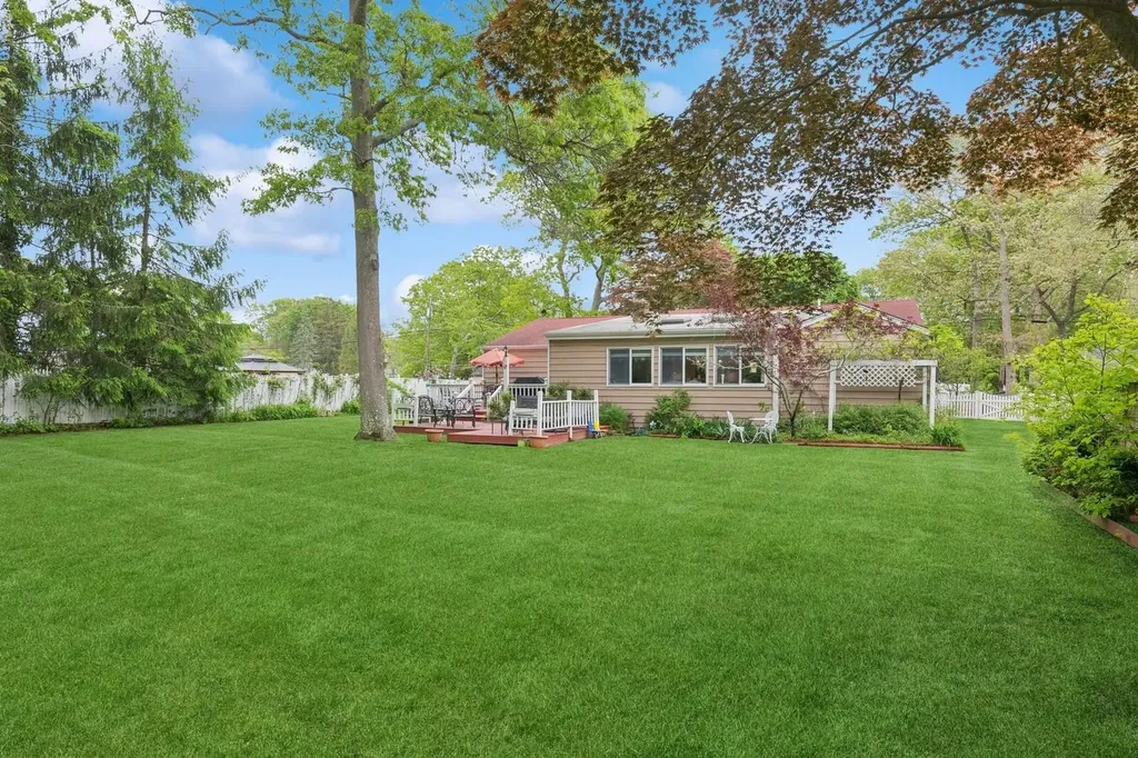 22 Ridge Road Shirley NY 11967