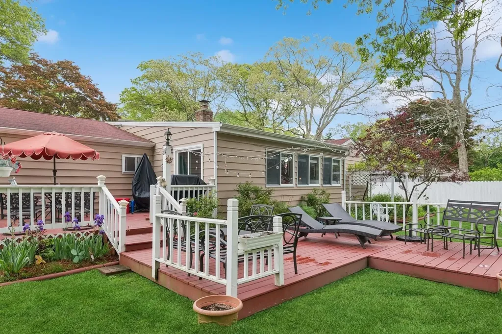 22 Ridge Road Shirley NY 11967