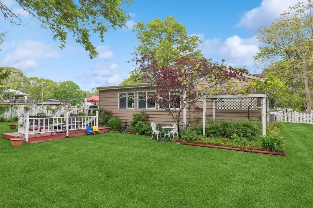 22 Ridge Road Shirley NY 11967