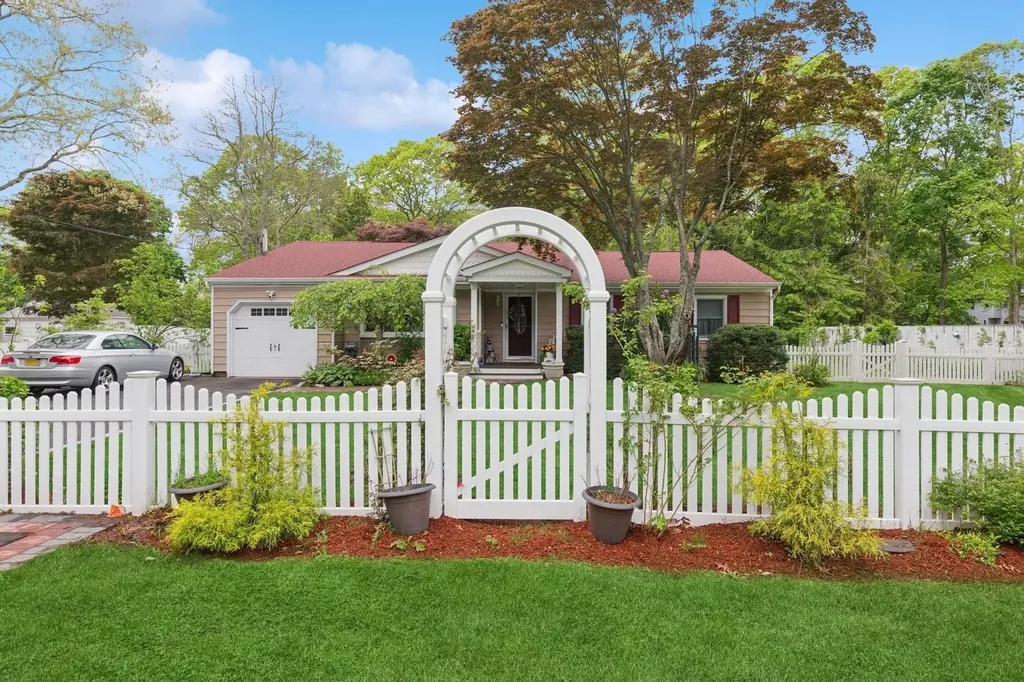 22 Ridge Road Shirley NY 11967